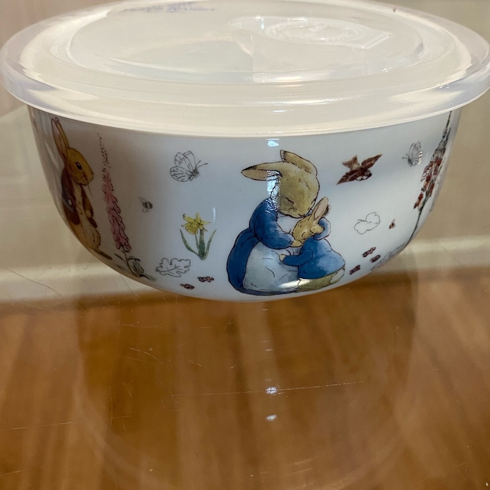 Beautiful Color Peter  Rabbit Bowl With Lid Collectible - Picture 5 of 6